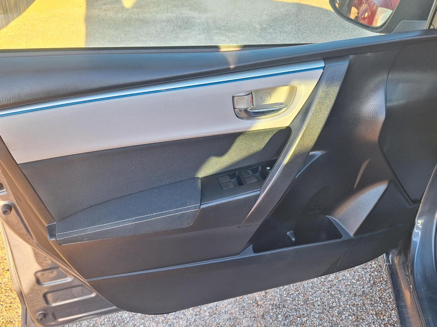 2014 GRAY /Gray Cloth TOYOTA COROLLA S; LE; L L 4-Speed AT (5YFBURHE5EP) with an 1.8L L4 DOHC 16V engine, 4-Speed Automatic transmission, located at 900 East Davis Street, Conroe, TX, 77301, (936) 539-9909, 30.314880, -95.446770 - Photo#9