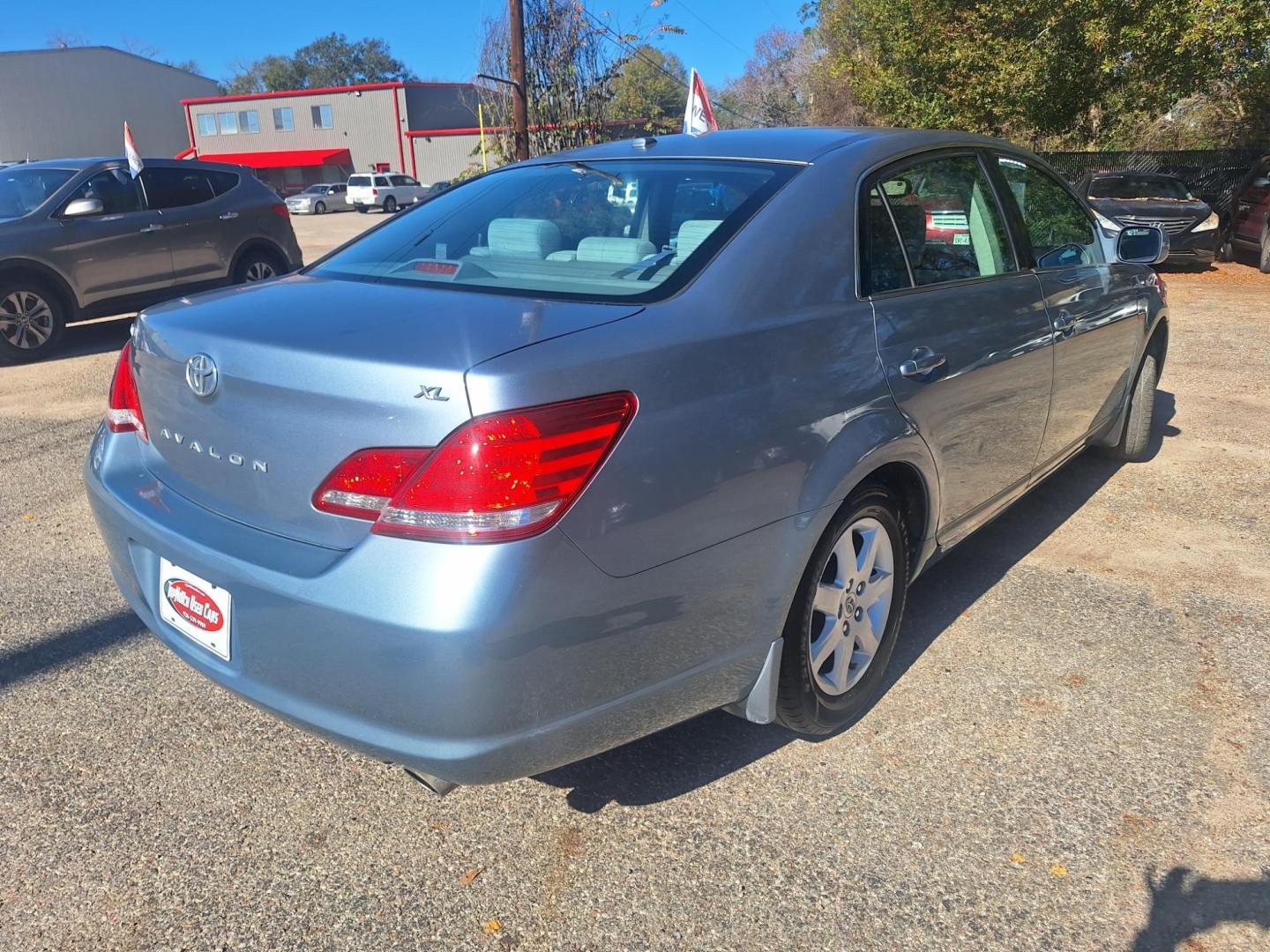 2010 BLUE /Tan cloth TOYOTA AVALON XL; LIMITED; Limited (4T1BK3DB8AU) with an 3.5L V6 DOHC 24V engine, 6-Speed Automatic transmission, located at 900 East Davis Street, Conroe, TX, 77301, (936) 539-9909, 30.314880, -95.446770 - Photo#4