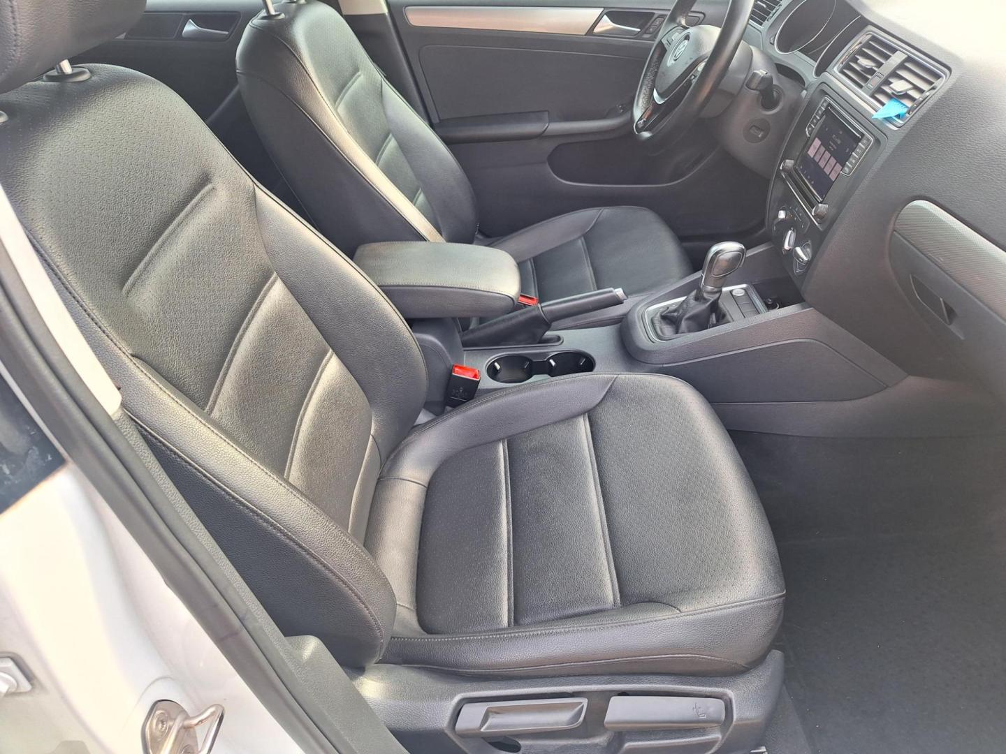 2017 WHITE /Black Leather VOLKSWAGEN JETTA 1.4T SE 1.4T SE 6A (3VWDB7AJ8HM) with an 1.4L L4 DOHC 20V engine, 6A transmission, located at 900 East Davis Street, Conroe, TX, 77301, (936) 539-9909, 30.314880, -95.446770 - Photo#14