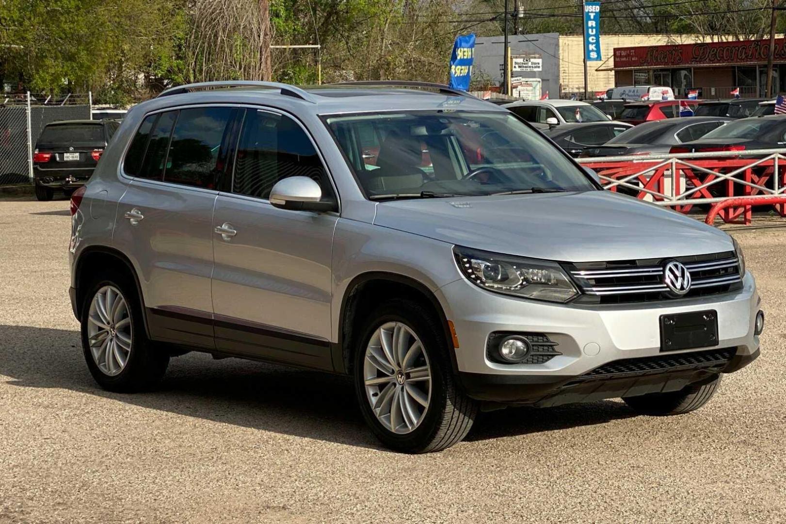 2016 SILVER VOLKSWAGEN TIGUAN SE (WVGAV7AX0GW) with an 2.0L L4 DOHC 16V TURBO engine, 6A transmission, located at 900 East Davis Street, Conroe, TX, 77301, (936) 539-9909, 30.314880, -95.446770 - Photo#17